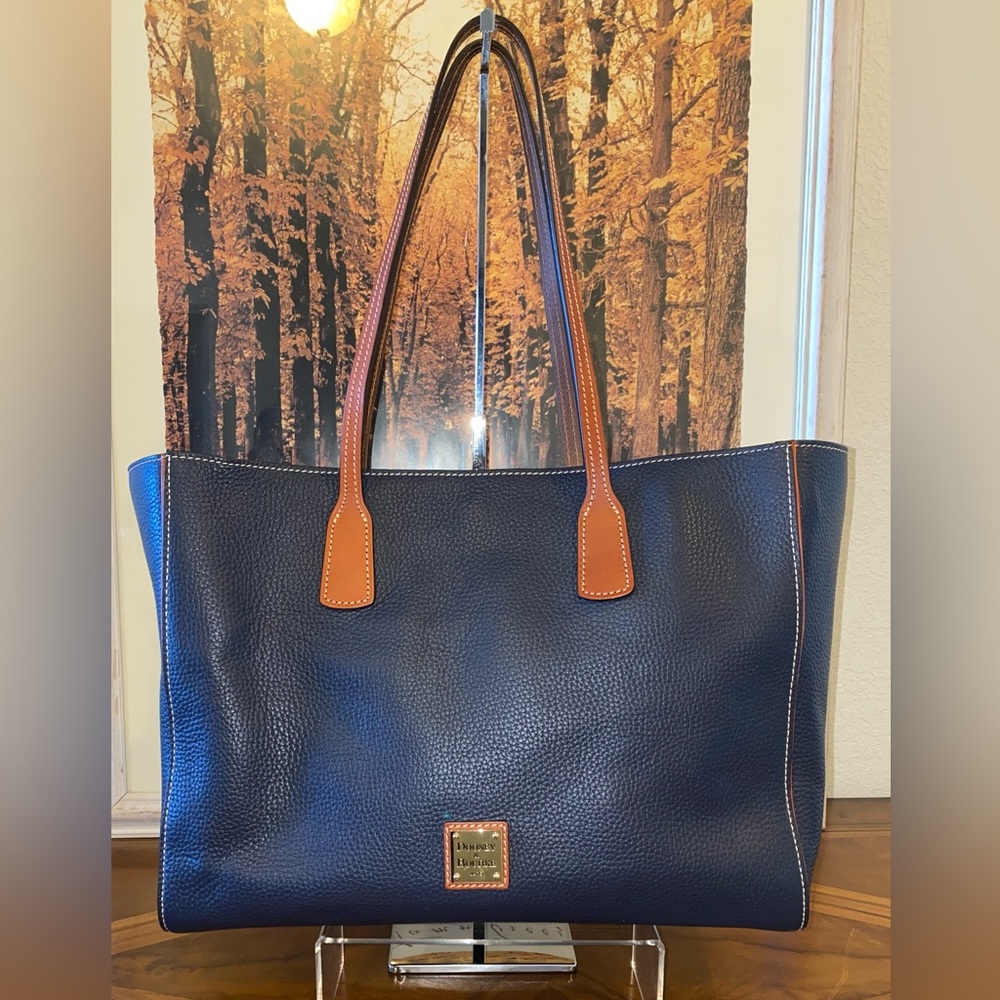 NWOT-Dooney and Bourke-Large Pebbled Leather Tote (0172)